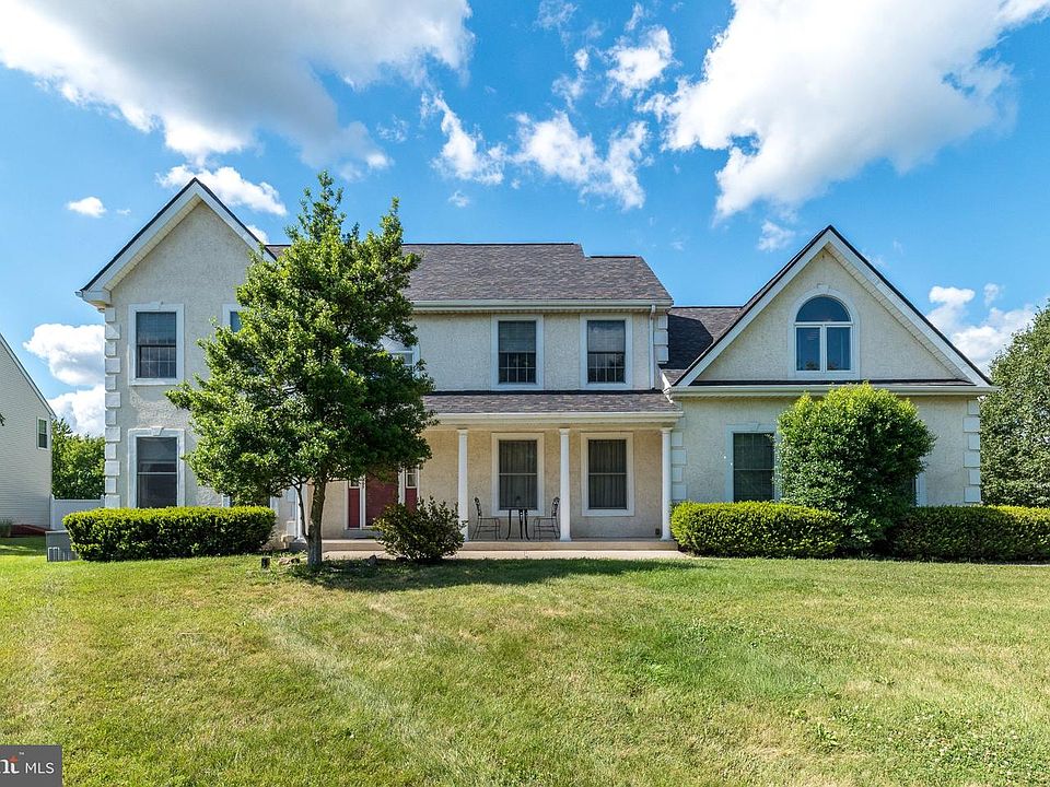 1st image of 1 Crestwood Ct
