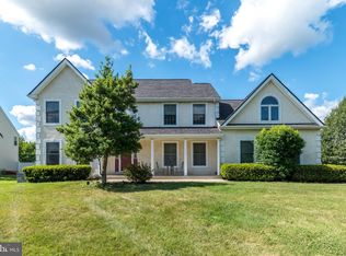 1 Crestwood Ct, Phoenixville, PA 19460