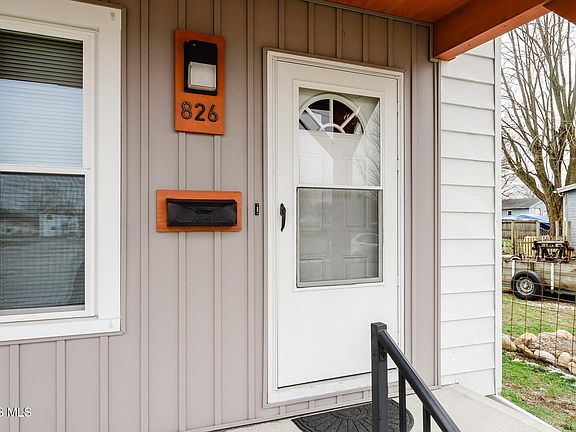 4th image of 826 S Spring St