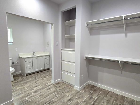 laredo-texas-447523657 picture