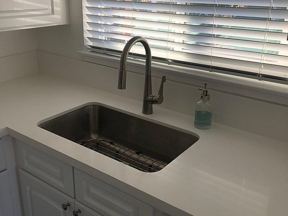 3rd image of 1699 Ontario Dr #11