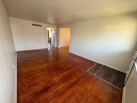 4th image of 2902 N Rockwood Dr #D-1