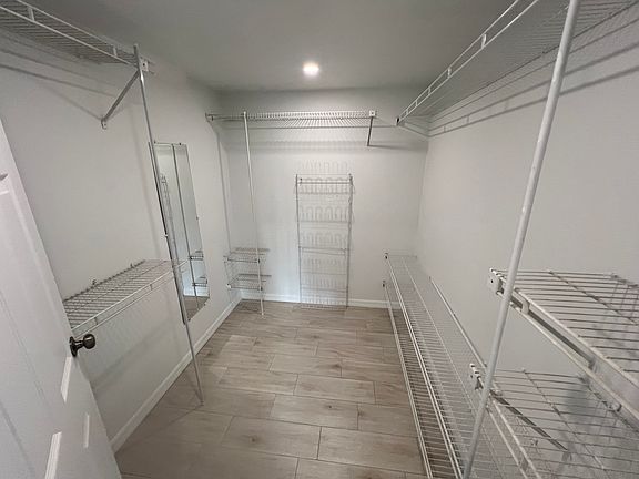 5th image of 17200 Phlox Dr