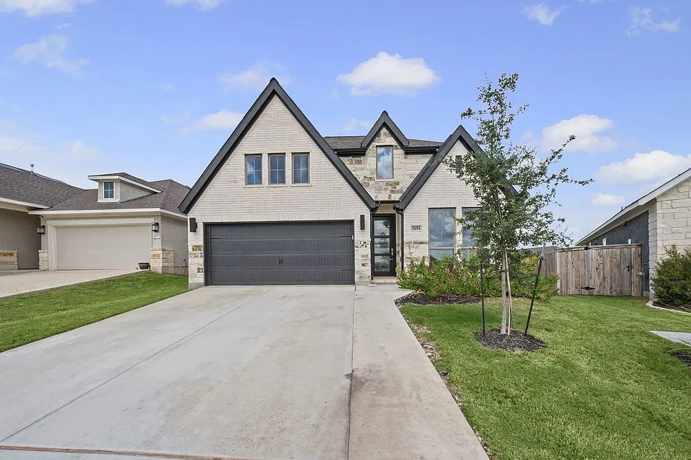 Bright 3-Bed with Island Kitchen, Private Patio & Trails 2654 Suncadia Ln, San Antonio — Photo 1