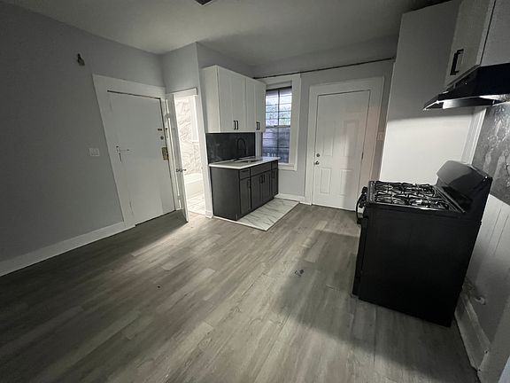 2nd image of 104-106 Lawrence St #6