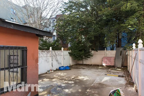 Rented by Mdrn Residential | media 18