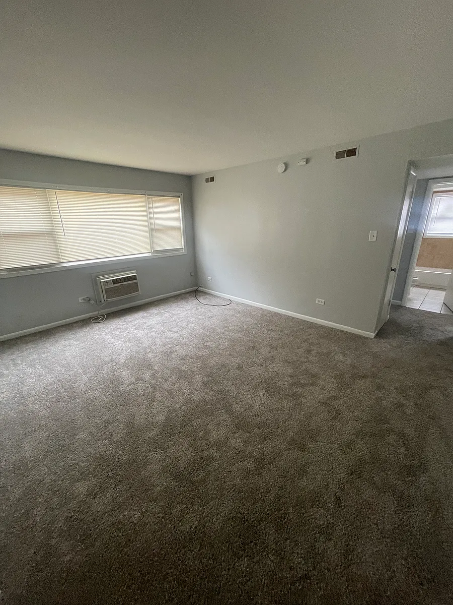 Building Photo - 15038 Dorchester Ave #1W