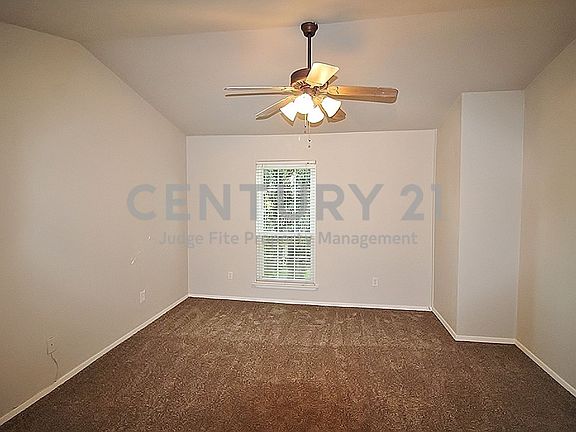 4th image of 613 Carriagehouse Ln #D-4