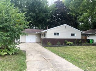 498 Abbyshire Dr, Berea, OH 44017