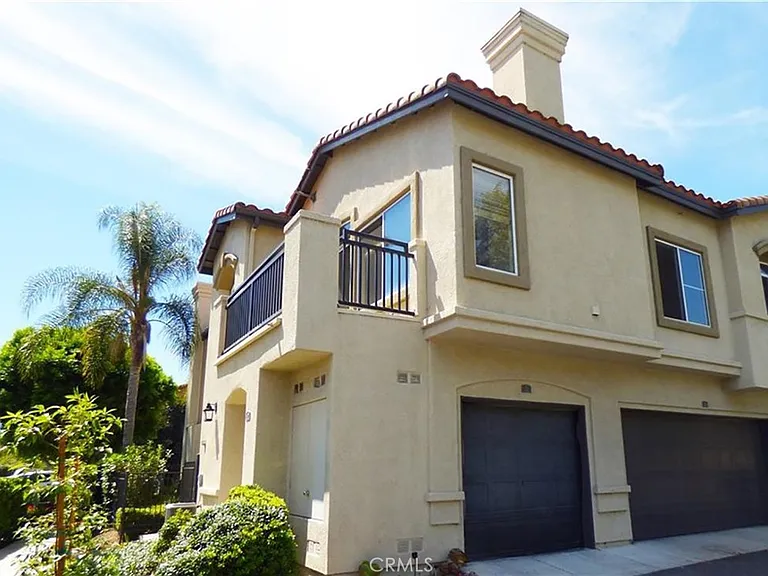 32 Vellisimo Dr — Photo 3