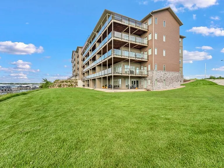 570 Linden Dr #412 — Photo 45