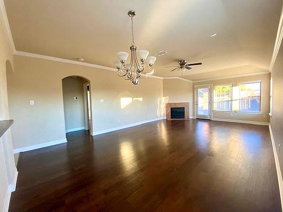 4th image of 1321 Catbird Dr