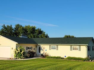 631 Suncrest Dr, Sherrard, IL 61281