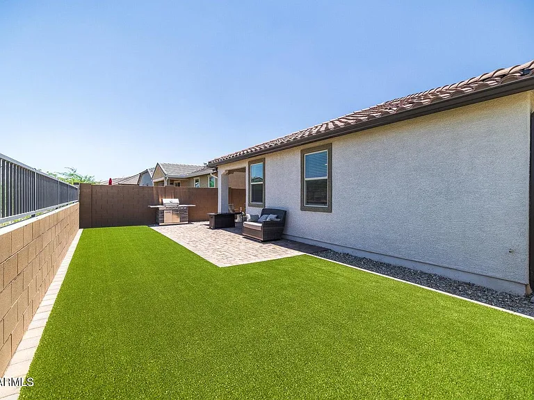 8924 W Solano Dr — Photo 25