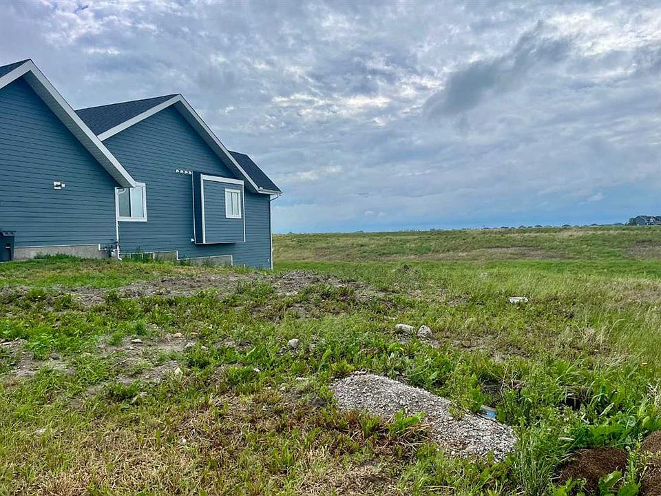 2nd image of 311 Muirfield Cres