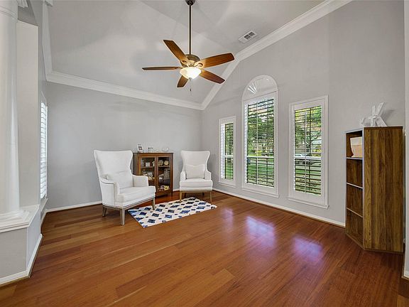 5th image of 618 Wellington Point