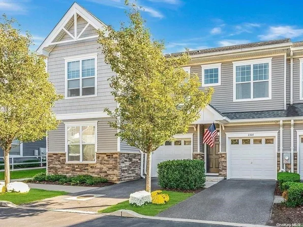 2307 Townhome Way #2307, Huntington Station, NY 11746