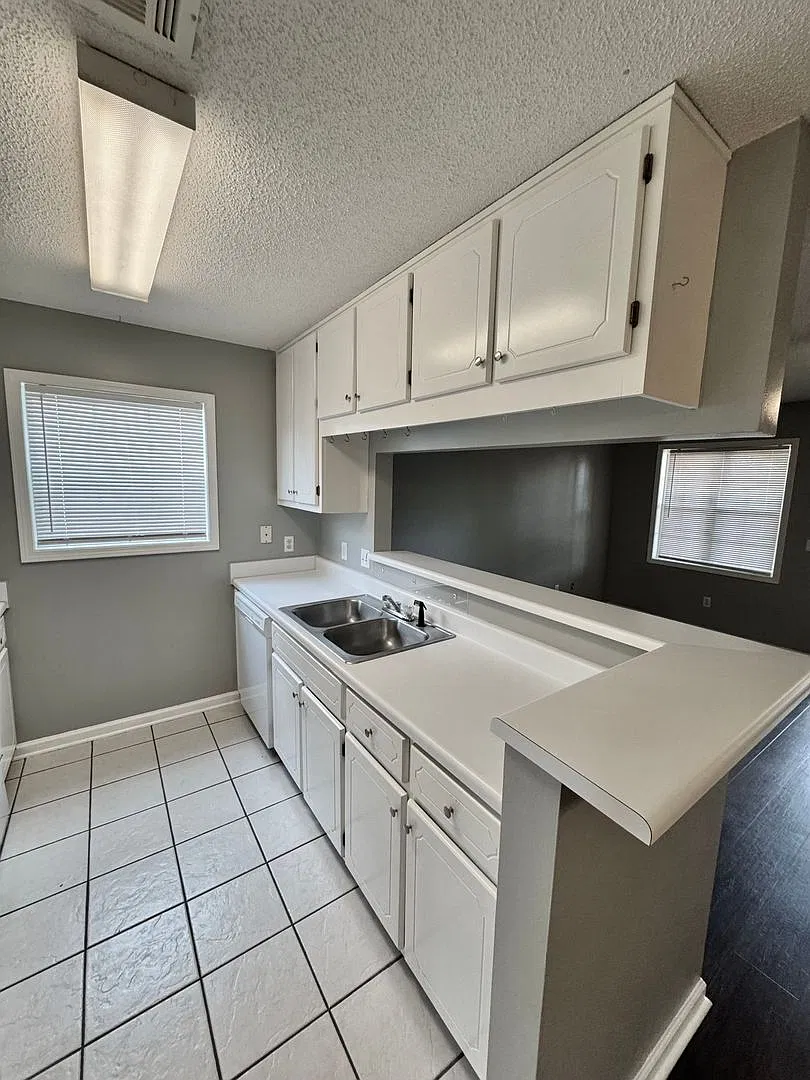 Coming Soon - 142 Commons Drive — Photo 2