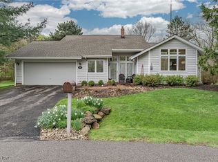 5560 Hummingbird Cir, Solon, OH 44139