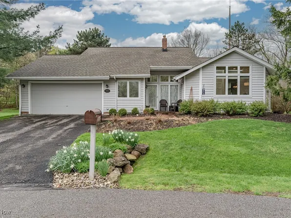 5560 Hummingbird Cir, Solon, OH 44139