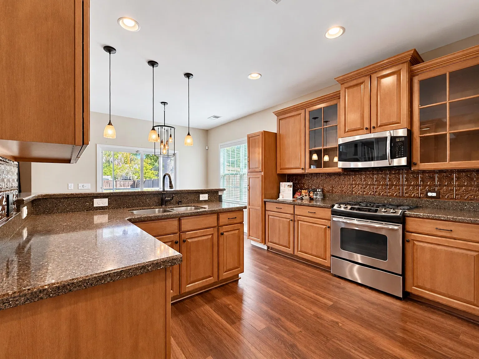 5 bed, 3.0 bath, 3248 sqft, $2,750 — Photo 3