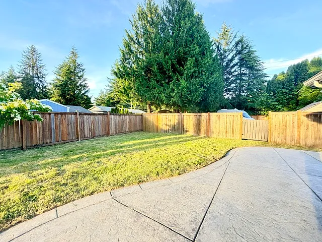 20628 NE 75th Pl — Photo 32