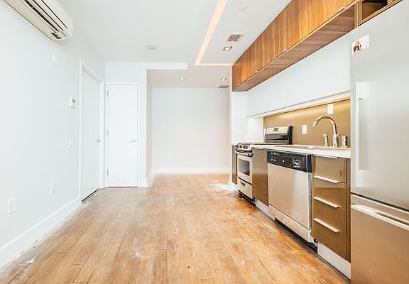 5th image of 146 Meserole St #3V