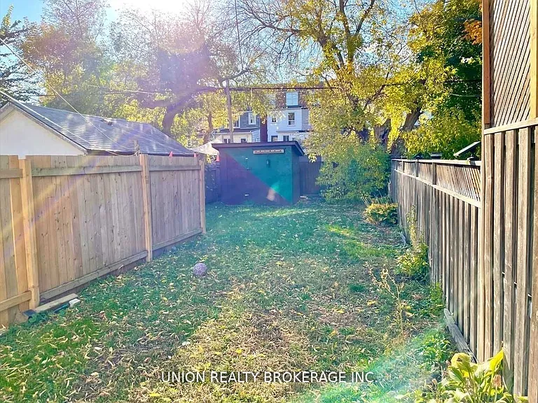 142 Pickering St #LOWER — Photo 10