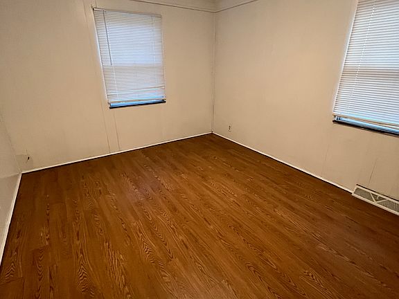 3rd image of 1736 Llanfair Ave