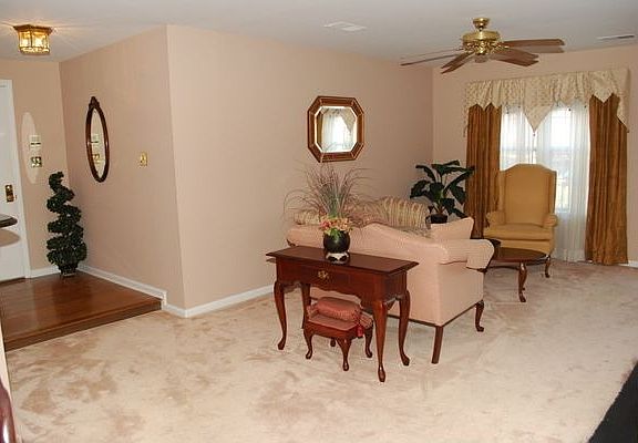 Lv Rm/ Foyer