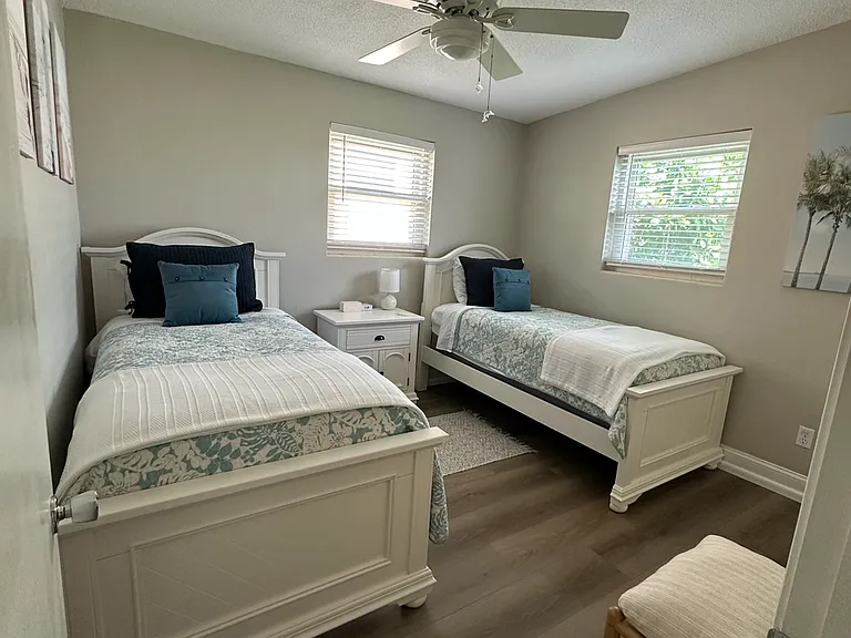 16 N Venetian Way — Photo 10