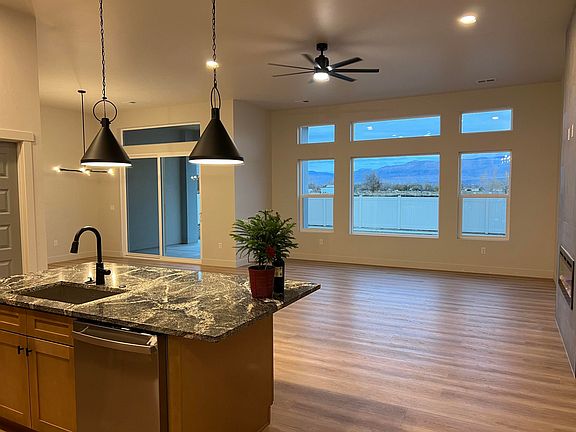 4th image of 508 Desert Peach St