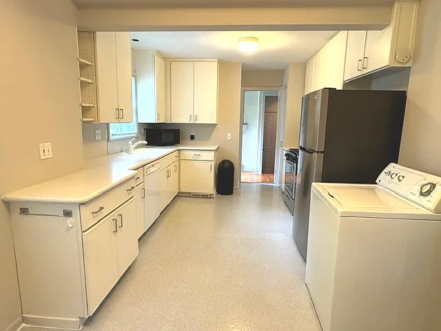 3 bed, 1.5 bath, 1808 sqft, $2,300 — Photo 3