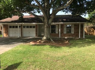 2500 Nottingham Ln, Groves, TX 77619