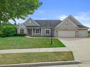 1649 Hunter Rd, Waukesha, WI 53189