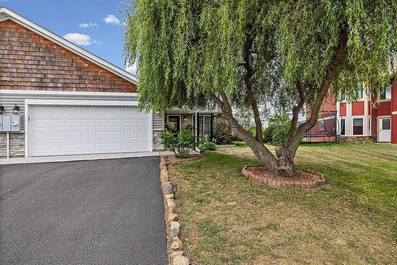 2 bed, 1.5 bath, 1260 sqft, $2,200 — Photo 1