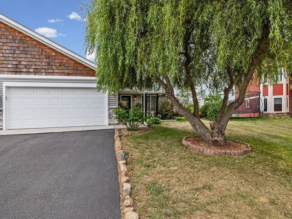 19 Meadowlark Dr, Hudson, WI 54016
