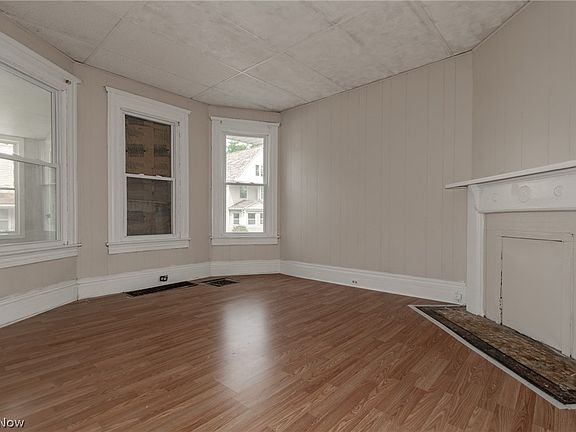4th image of 1839 E 86th St