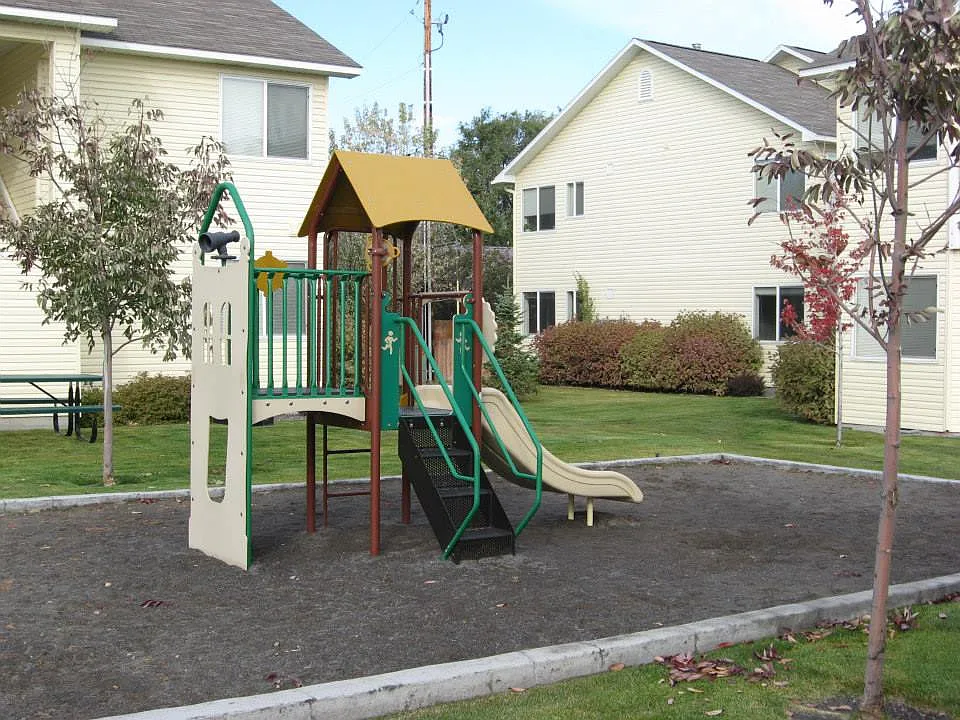 437 W Main St — Photo 3