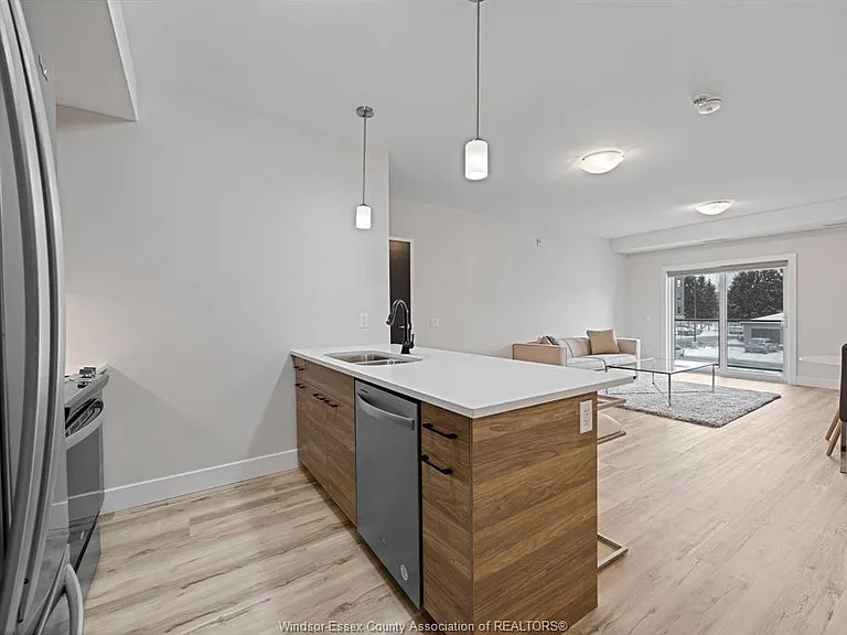 224 Main St E #602 — Photo 9