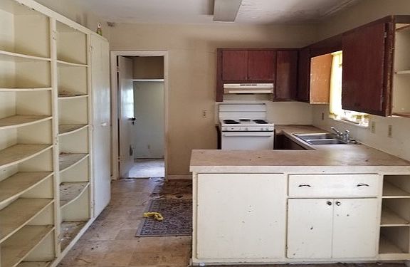 3rd image of 6009 County Road 249