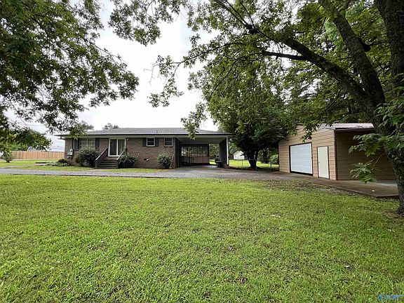 2nd image of 2498 Barnes Dr