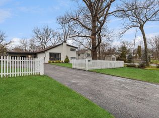 454 Rockland Ave, Lake Bluff, IL 60044