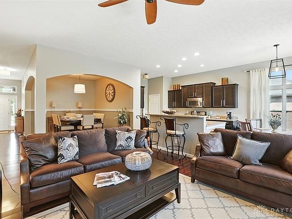 3rd image of 6664 Creekside Way