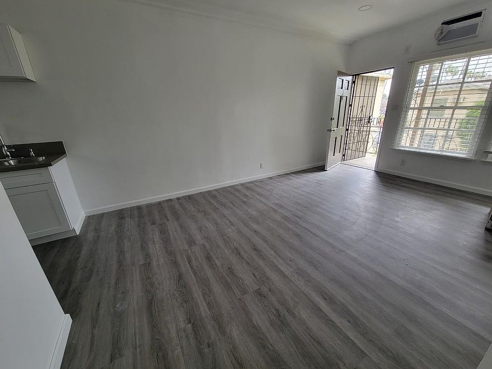 1st image of 1039 S Westmoreland Ave #3