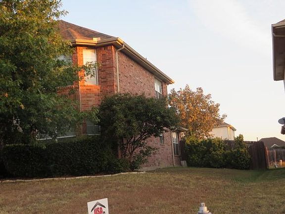 3rd image of 613 Harvest Glen Dr