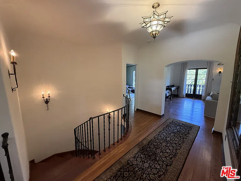 3475 N Knoll Dr — Photo 7