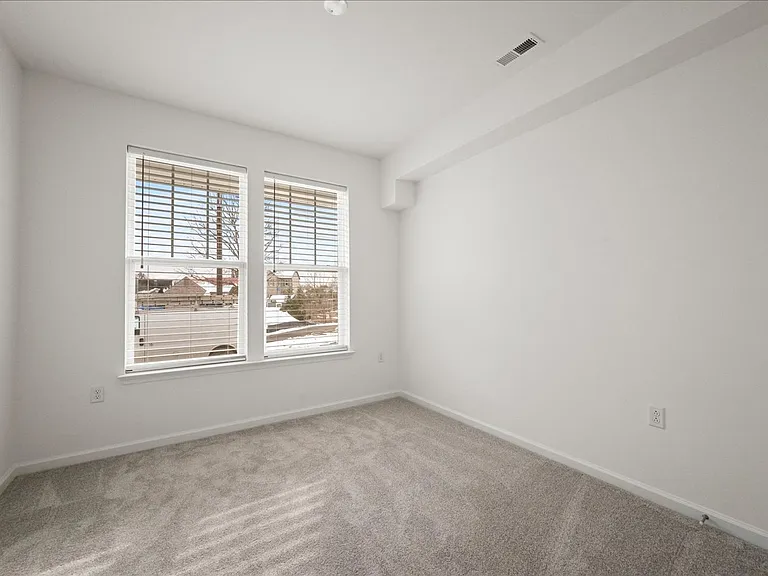 644 Hemsworth Ln — Photo 5