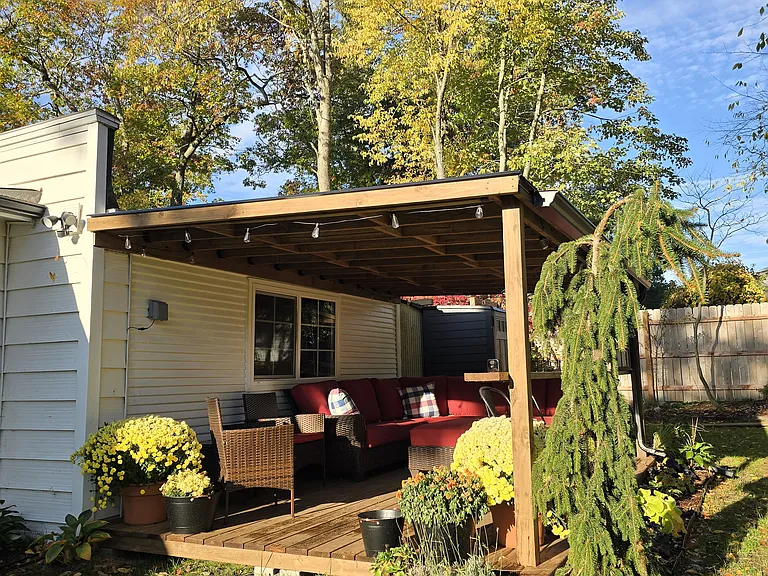outdoor seating area.