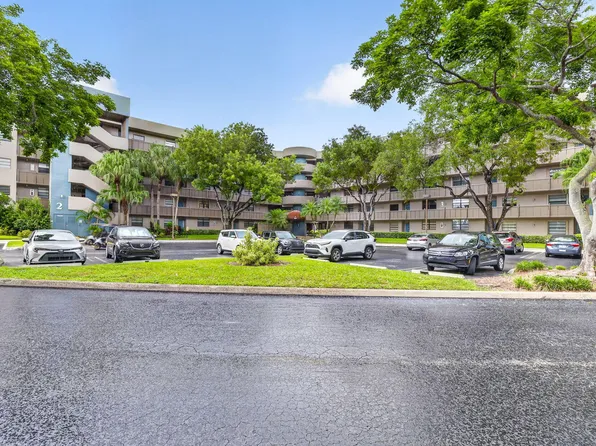 1000 COLONY POINT Circle #108, Pembroke Pines, FL 33026